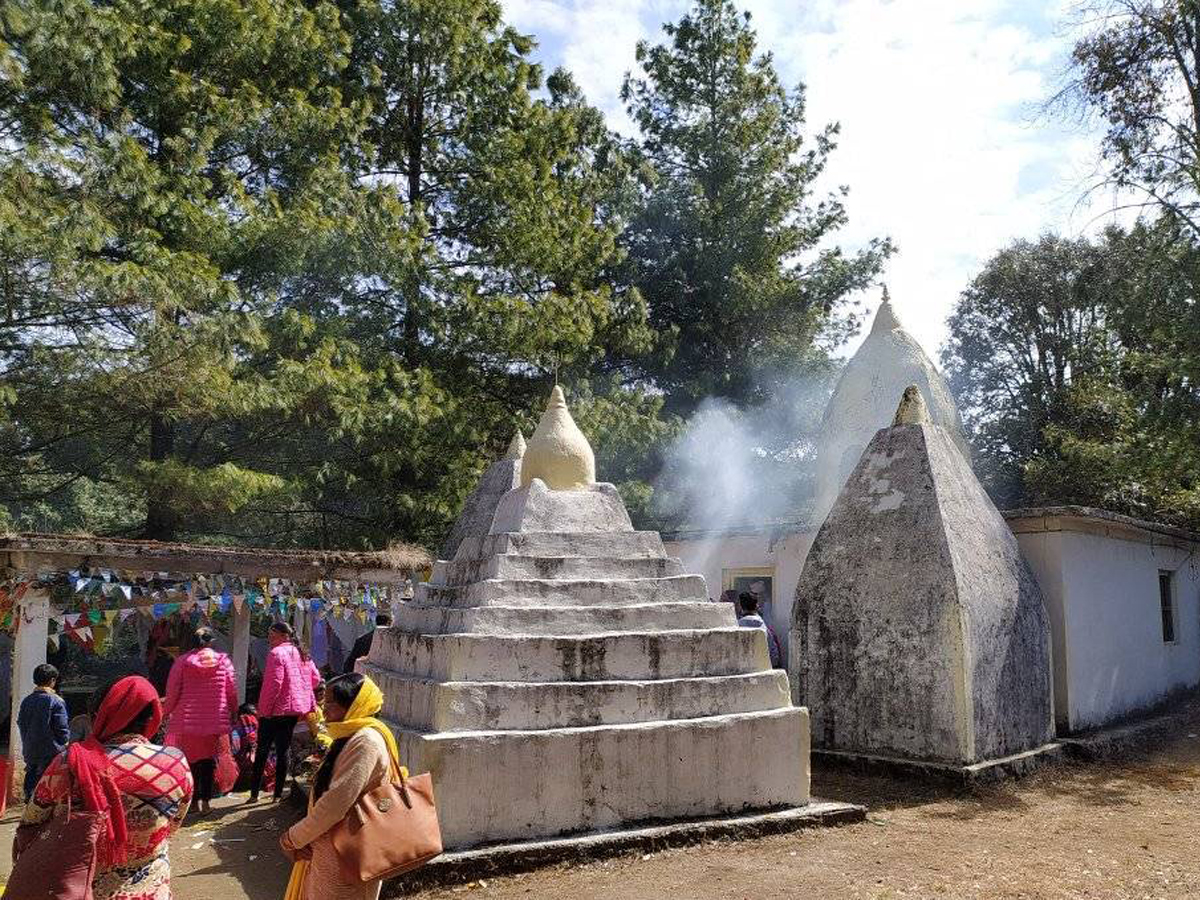 आज महाशिवरात्री, बैतडीका शिवालयहरुमा बिहानैदेखि घुइँचो 